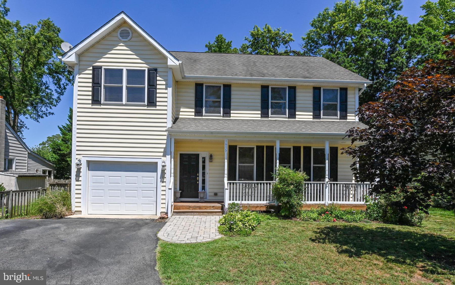 WOODLAND BEACH - Residential