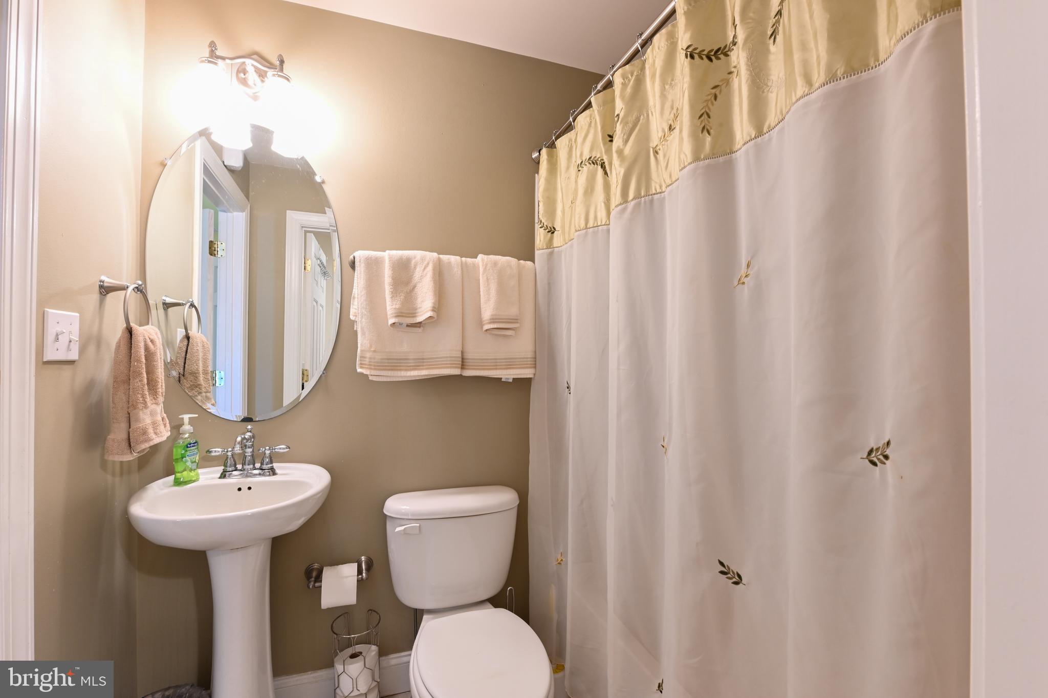 WOODLAND BEACH - Residential