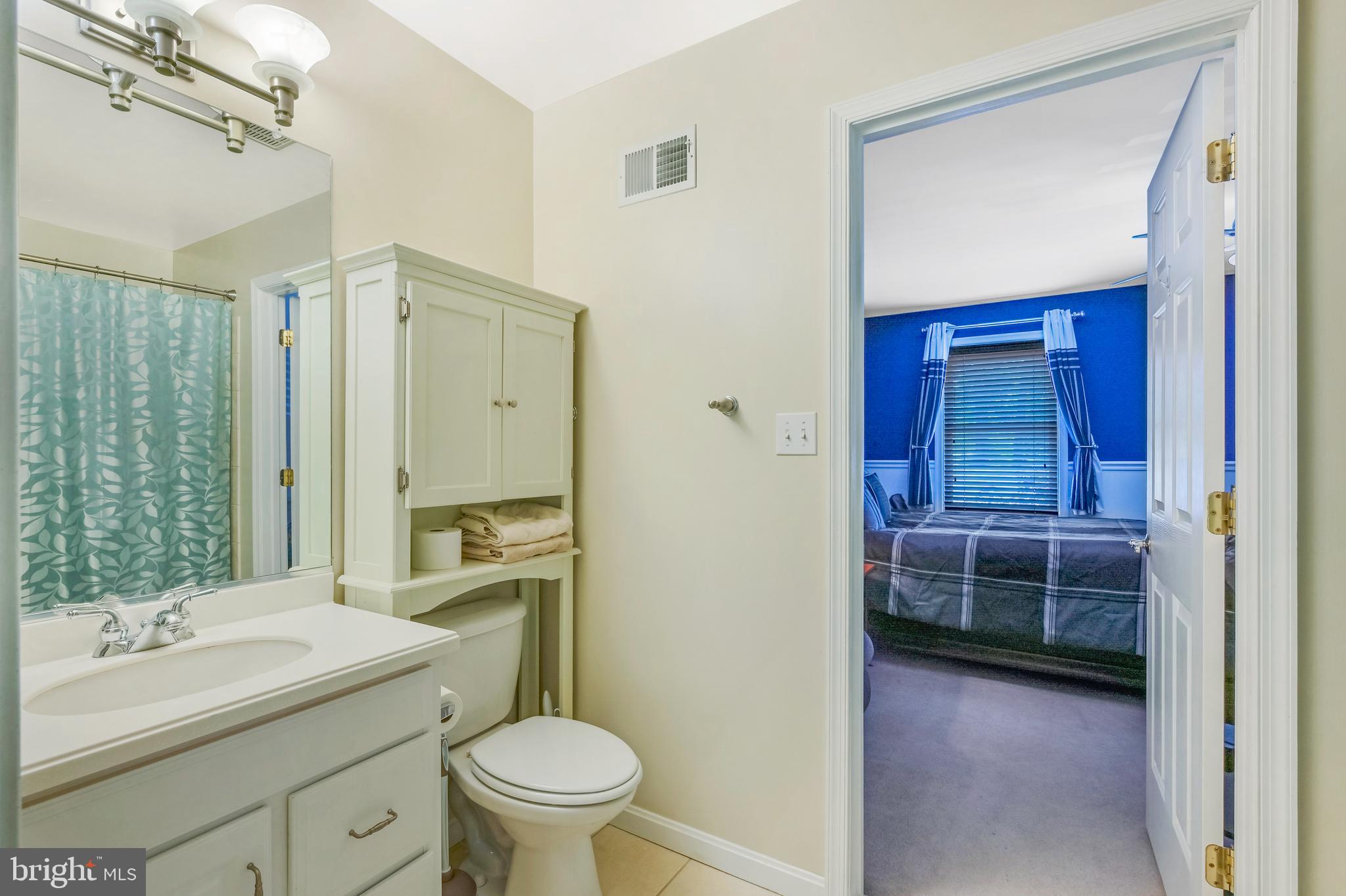 WOODLAND BEACH - Residential