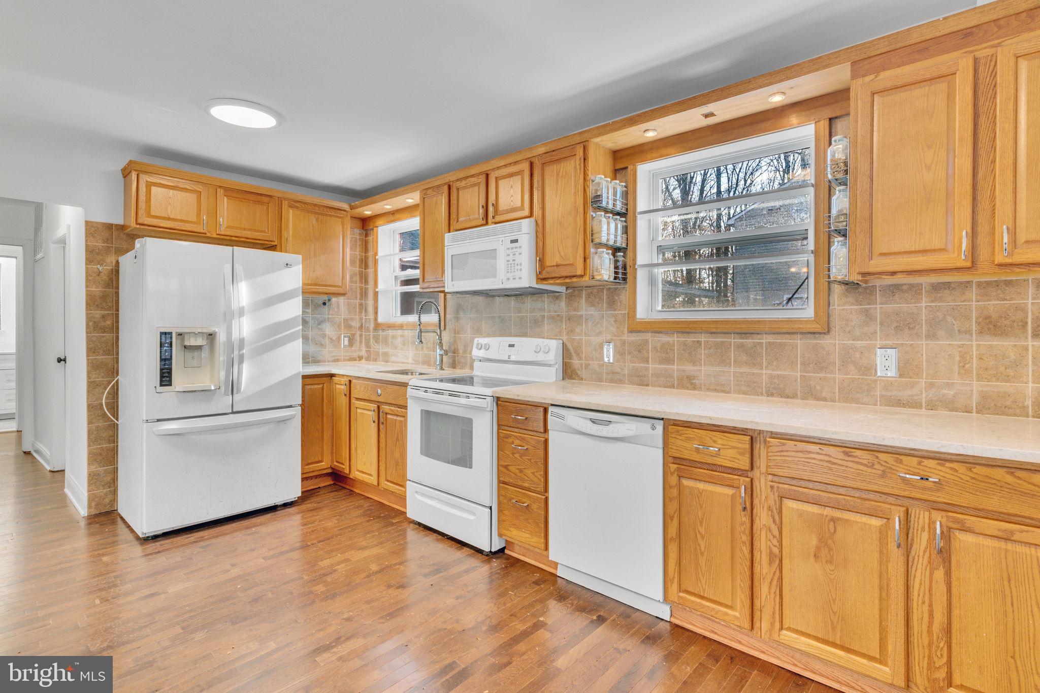 LOUIS L LEE - Residential Lease