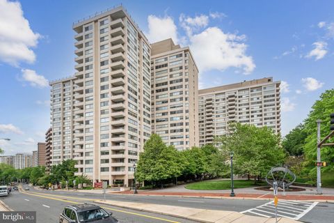 Photo of 4515 Willard Avenue #2219S, Chevy Chase, MD 20815 (MLS # MDMC2129936)