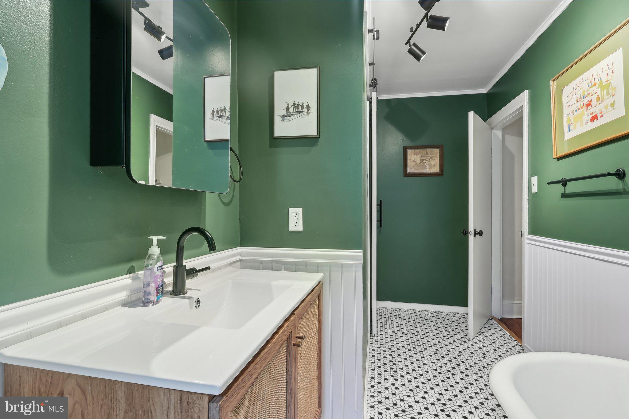 ROXBOROUGH - Residential