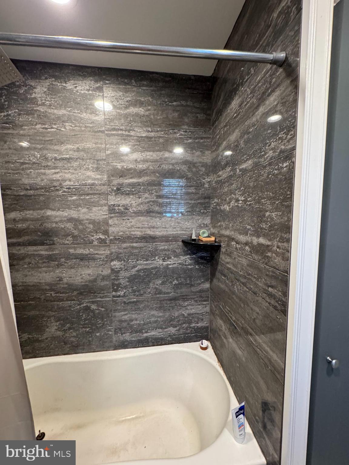 POINT BREEZE - Residential Lease