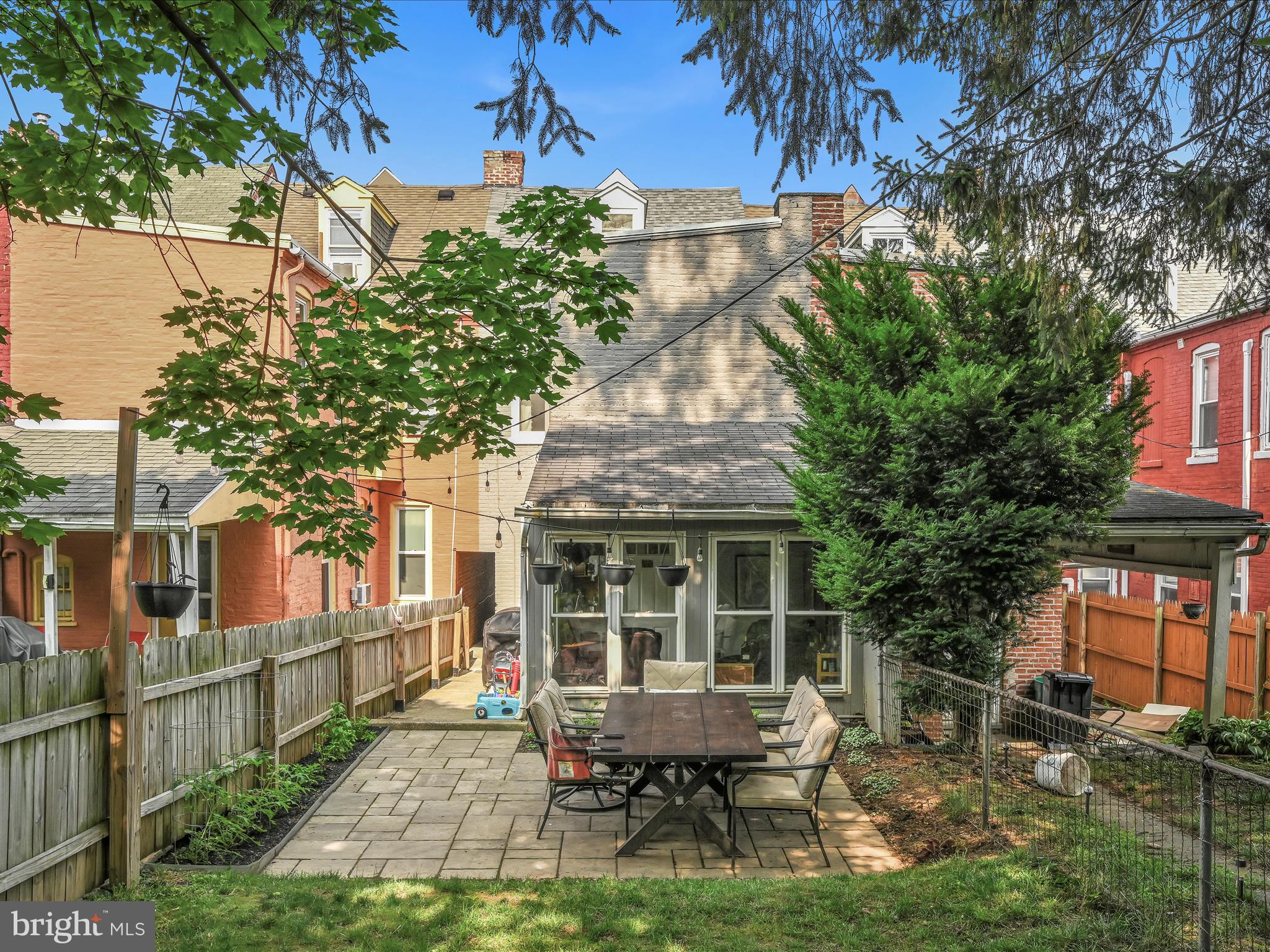 CHESTNUT HILL - Residential