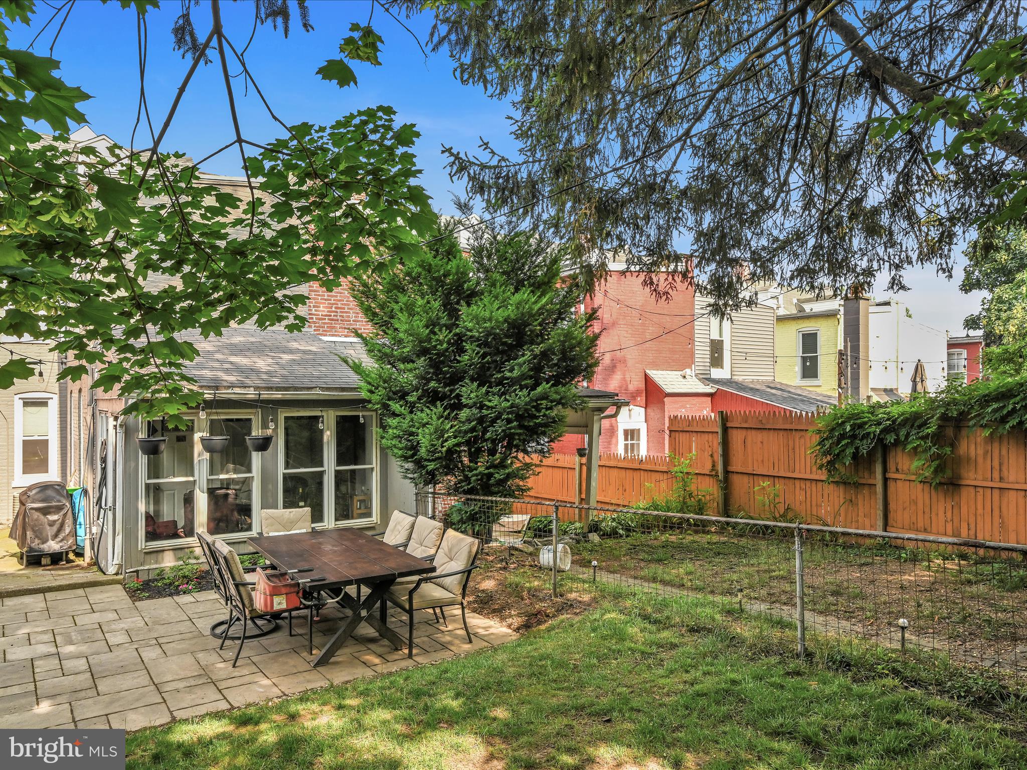 CHESTNUT HILL - Residential