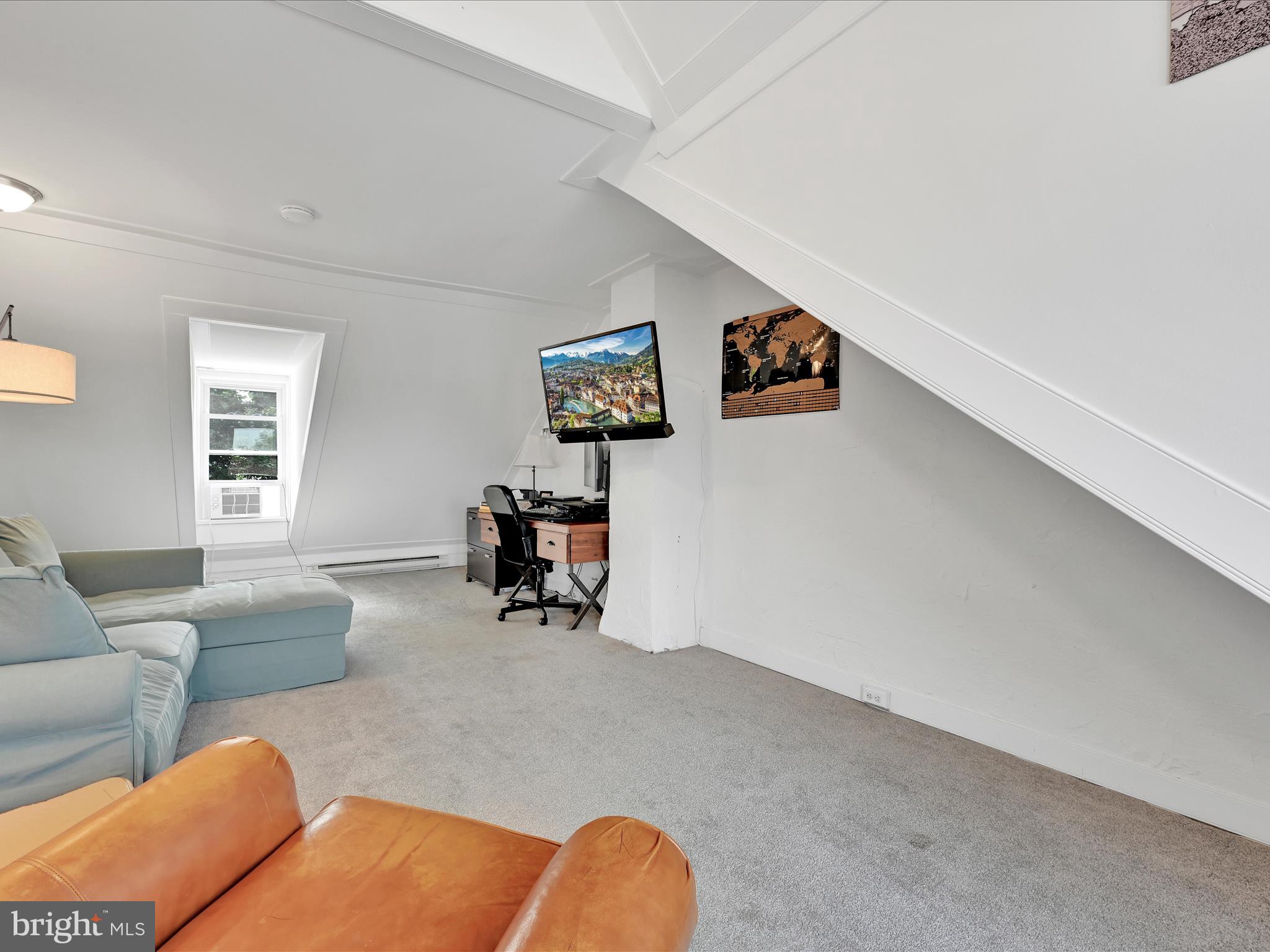 CHESTNUT HILL - Residential