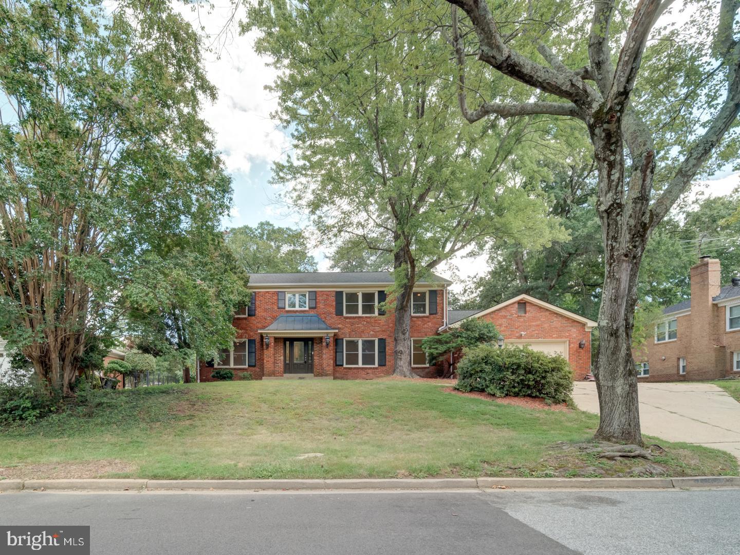 SELLER IS OFFERING 2.5% CLOSING COST CREDIT !! NICE VIEWS TO THE GOLF COURSE !! 2 LEVEL BRICK FRONT COLONIAL WITH 6 BEDROOMS AND 3 FULL BATHS AND OVER SIZED 2 CAR GARAGE WITH MORE THAN 3700 SQ FT OF SPACE !!. HVAC UNIT WITH GAS FURNACE AND HANDLER UNIT IS SCHEDULED TO BE REPLACED !! NEW PAINT, NEW WINDOWS, NEW ROOF, NEW APPLIANCES, NEW DECK OFF THE MASTER BEDROOM, NEWLY UPDATED BATHROOMS !! 5 BEDROOM WITH AN ADDITIONAL OFFICE ON MAIN LEVEL. NOT 1 BUT 2 FAMILY ROOMS WITH A DUAL FIREPLACE. SUNROOM AND PATIO OVERLOOKING THE FAIRWAY. HARDWOOD FLOORS ON MAIN AND UPPER LEVEL. HUGE LIVING AND DINING ROOMS. SUN ROOM OVER LOOKING GOLF COURSE MULTI NICE WOOD FLOORS !! UPDATED KITCHEN WITH NEW APPLIANCES, EASY TO CLEAN GRANITE COUNTERTOPS, RECESSED LIGHTING, AND AN ABUNDANCE OF NATURAL LIGHT. NEW APPLIANCES. THE EXPANSIVE DECK OFF THE MASTER BEDROOM OVERLOOKS THE GOLF COURSE AND PATIO ARE GREAT FOR ENTERTAINING GUESTS OR JUST RELAXING IN THE PRIVACY OF YOUR COMPLETELY FENCED IN BACKYARD. THE ATTACHED TWO-CAR GARAGE IS OVERSIZED WITH ADDITIONAL STORAGE SPACE. WITH FRESHLY PAINTED WALLS AND TONS OF UPGRADES, MINUTES FROM NATIONAL HARBOR, THE MGM, TANGER OUTLETS, FORT WASHINGTON PARK, MARINA, NATIONAL GOLF CLUB, GROCERY STORES, DINING AND SHOPPING. THE COMMUNITY ENJOYS SEVERAL NEIGHBORHOOD PARKS INCLUDING TENNIS COURTS.