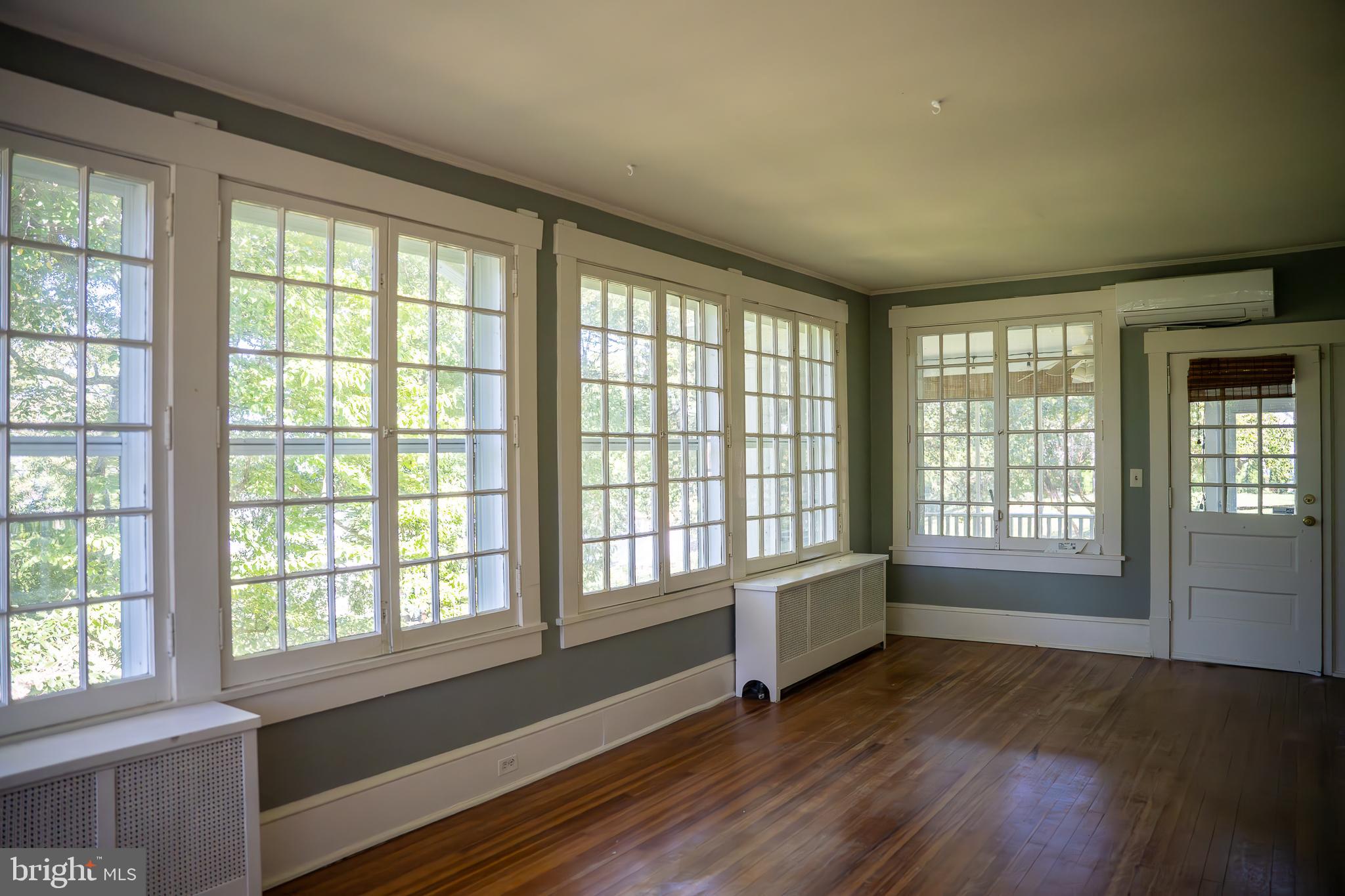 WELLINGTON VILLA - Residential Lease