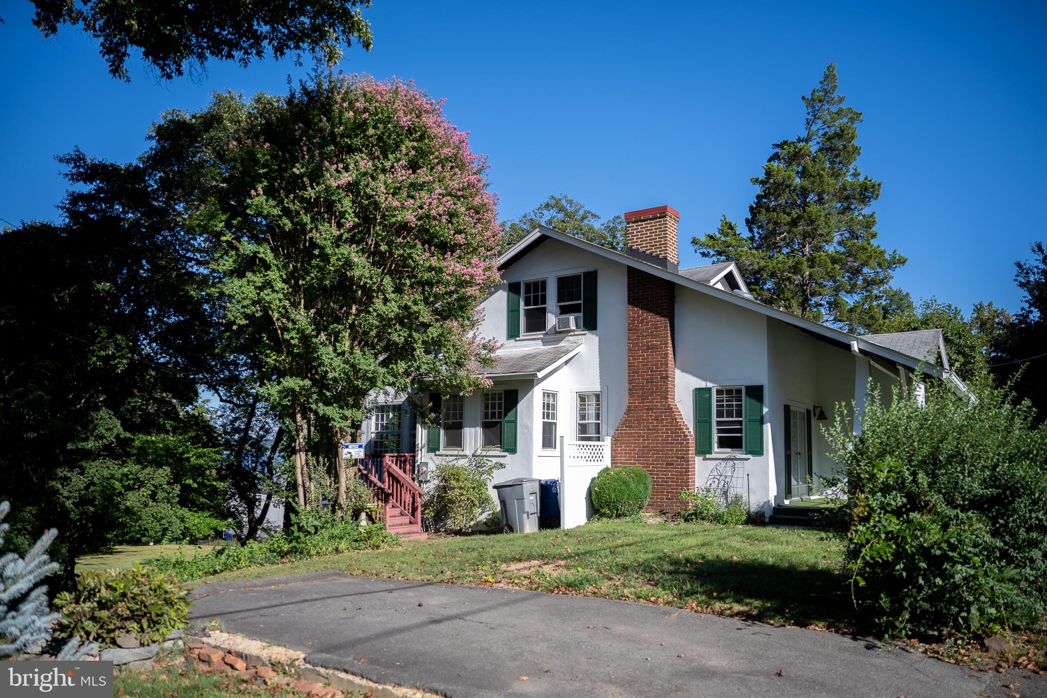 WELLINGTON VILLA - Residential Lease