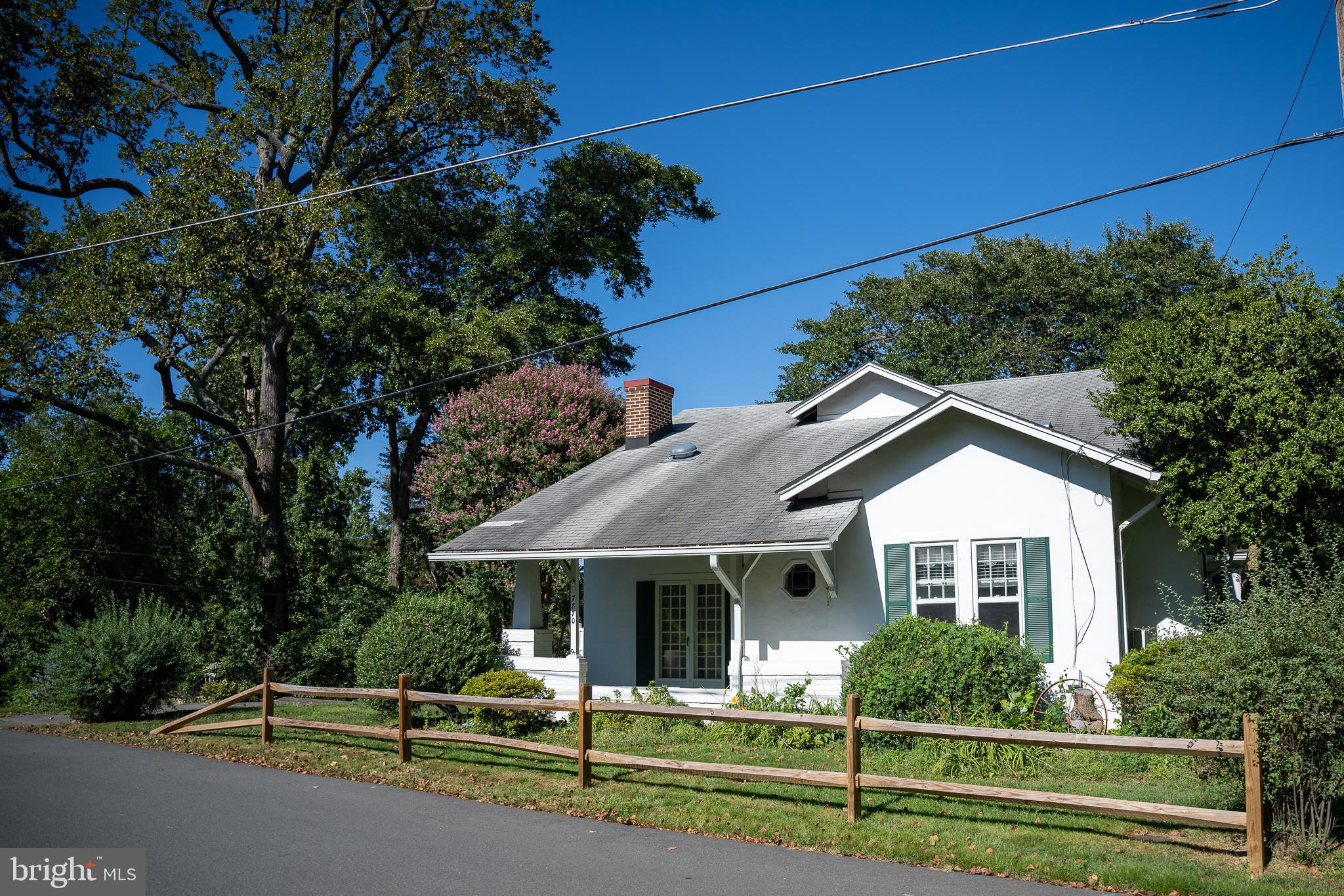 WELLINGTON VILLA - Residential Lease