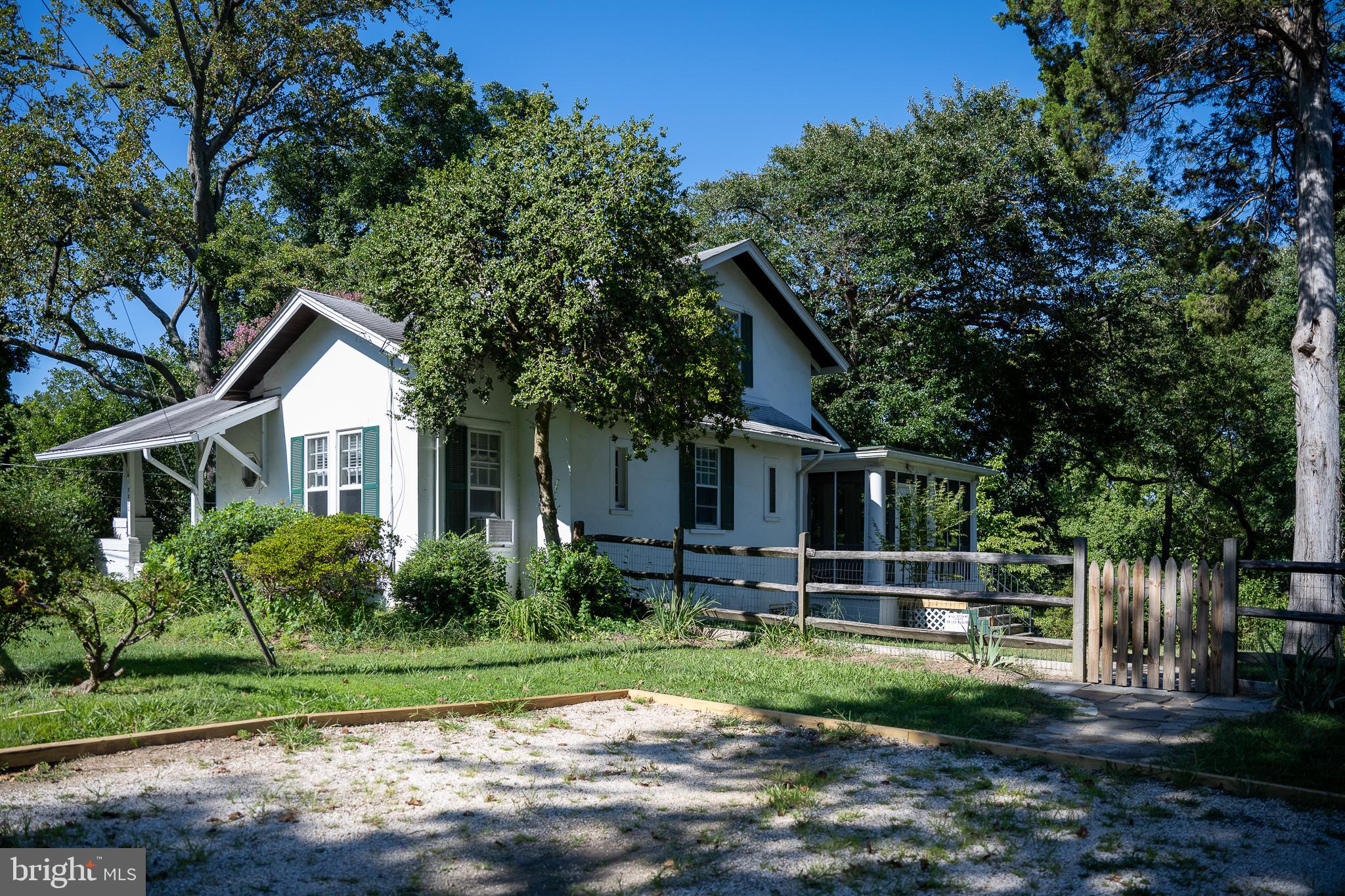 WELLINGTON VILLA - Residential Lease