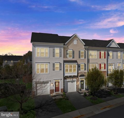 211 MILES HAWK TERRACE PURCELLVILLE VA 20132