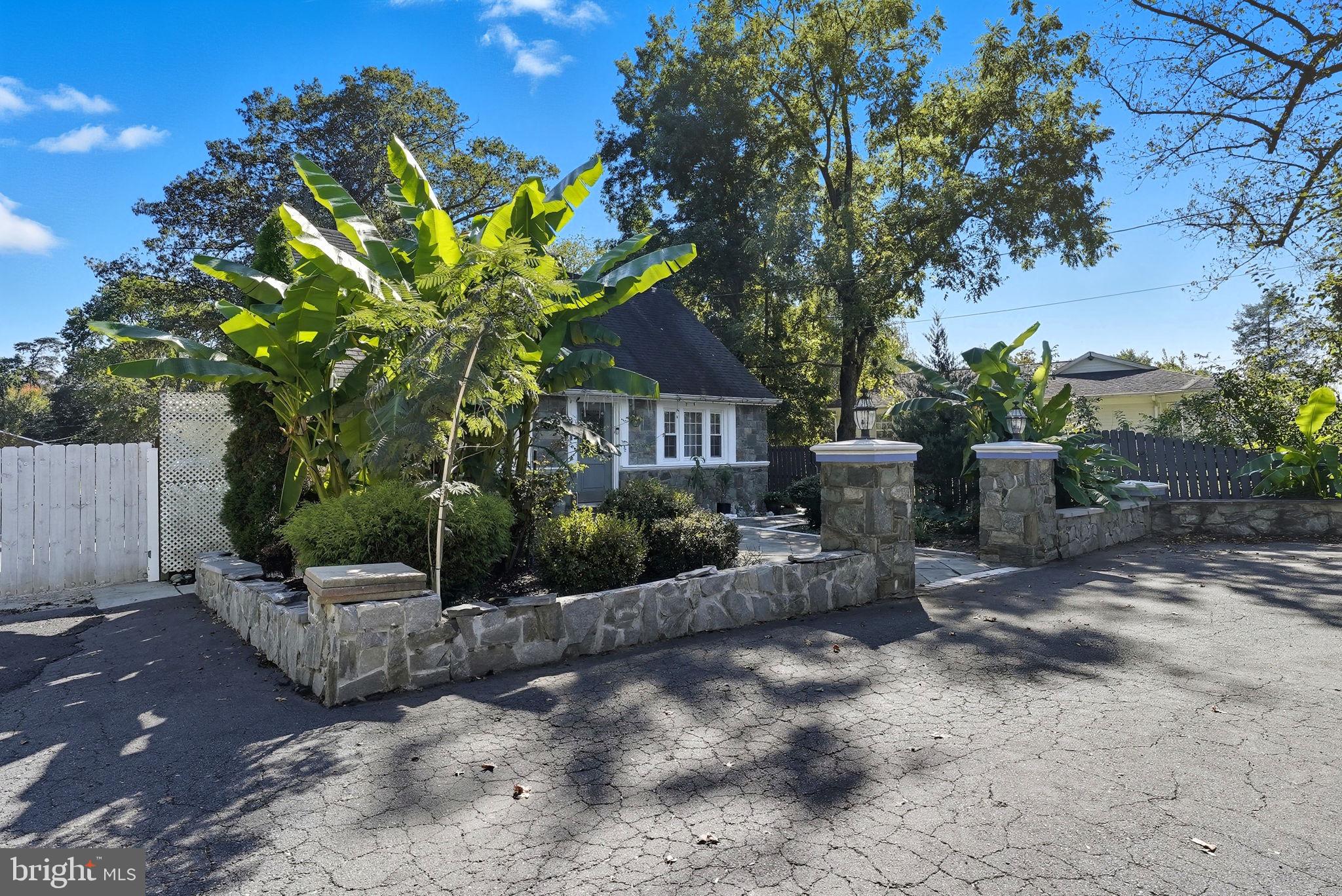 8401 YORKSHIRE LANE