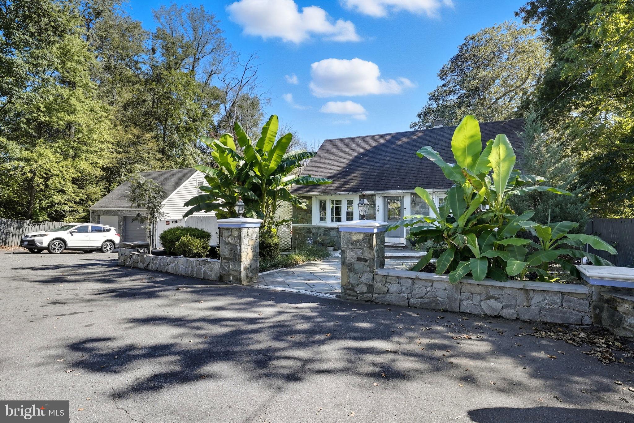 8401 YORKSHIRE LANE