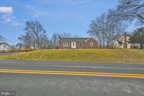 8 CRUMS LANE HARRISBURG PA 17112