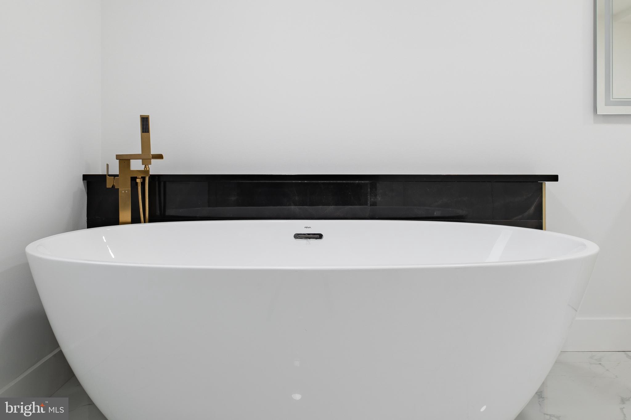 EAST KENSINGTON - Residential Lease