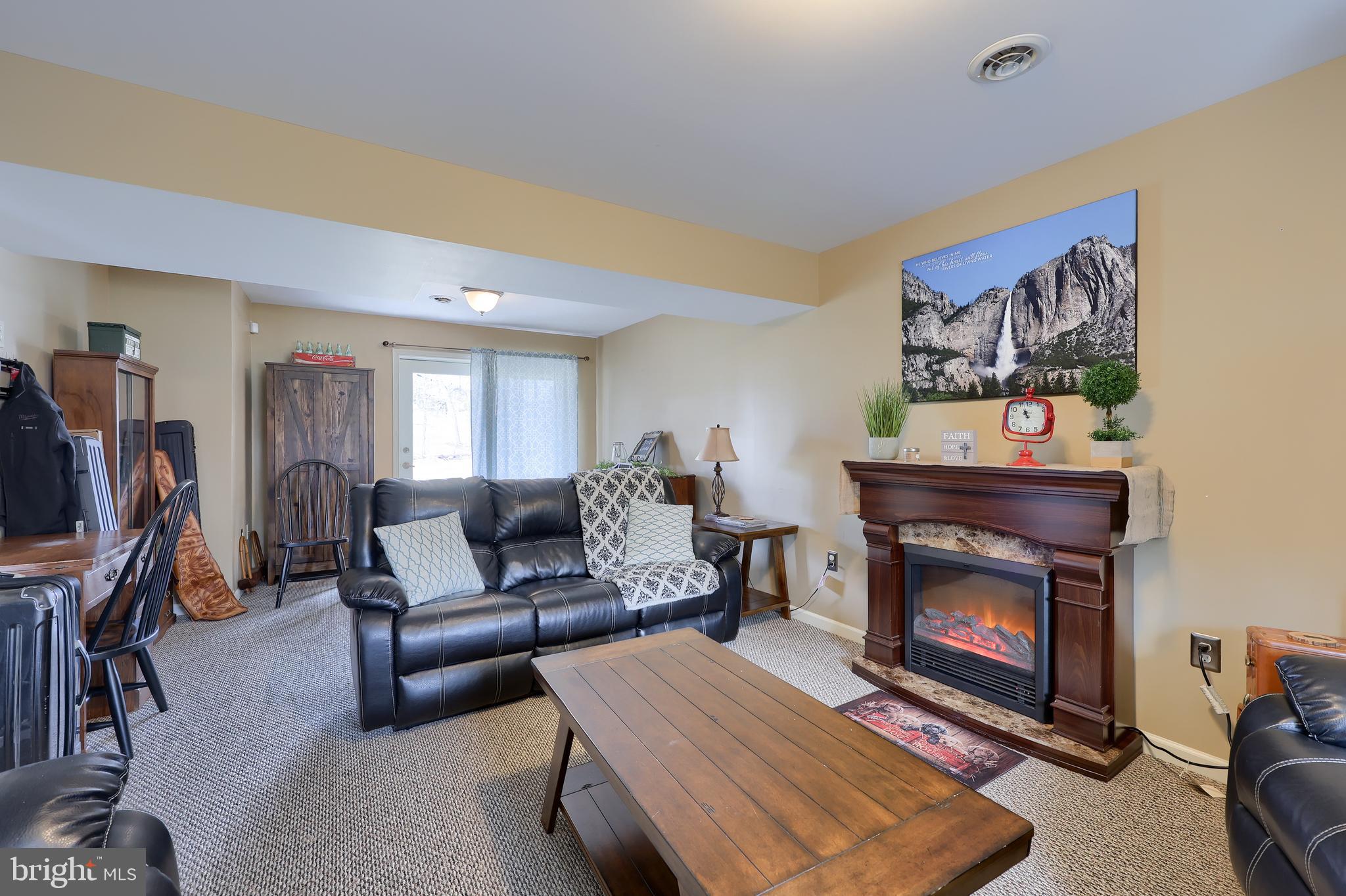 FIVEPOINTVILLE - Residential