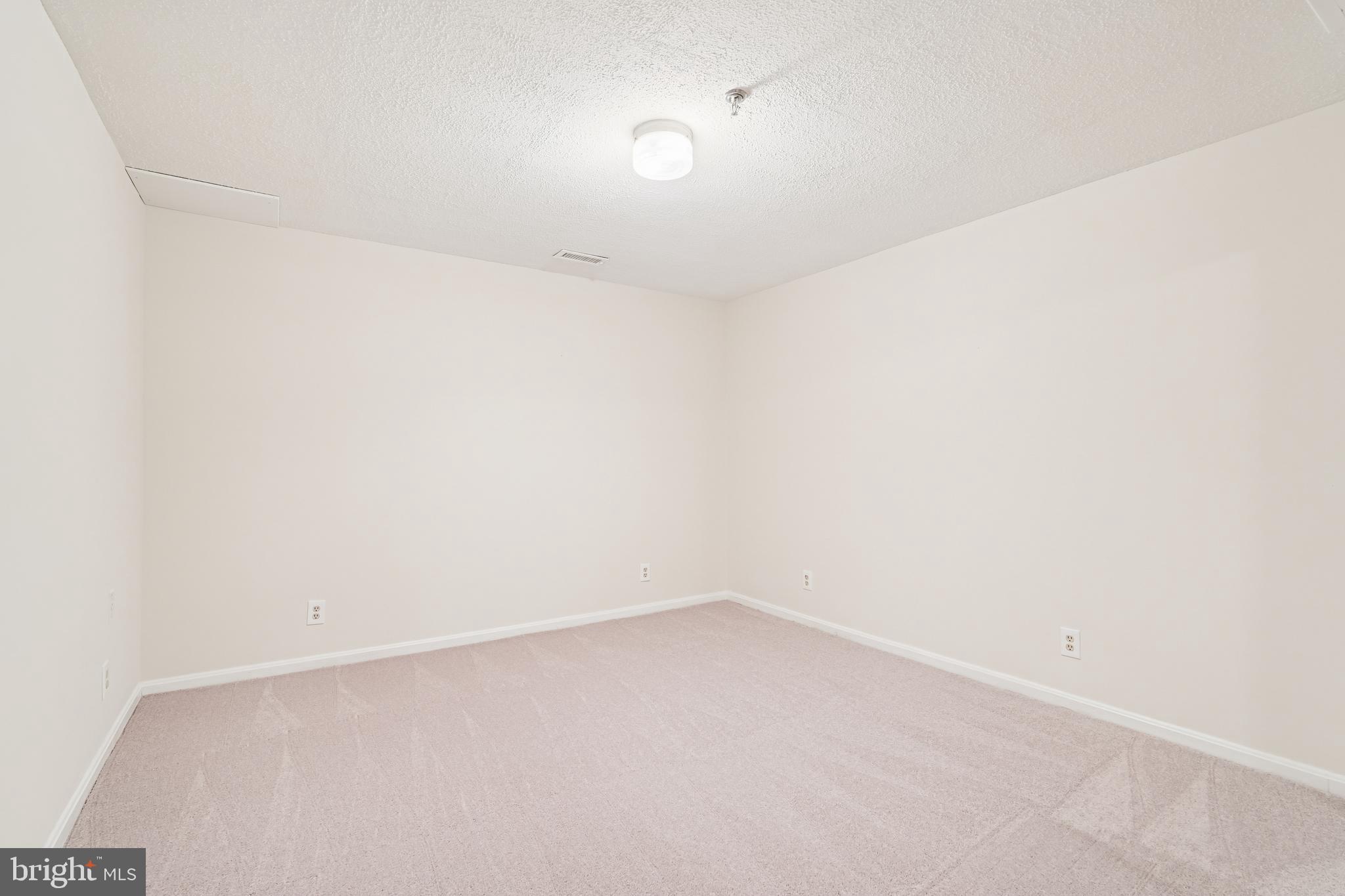 HIGHLAND HALL - Residential