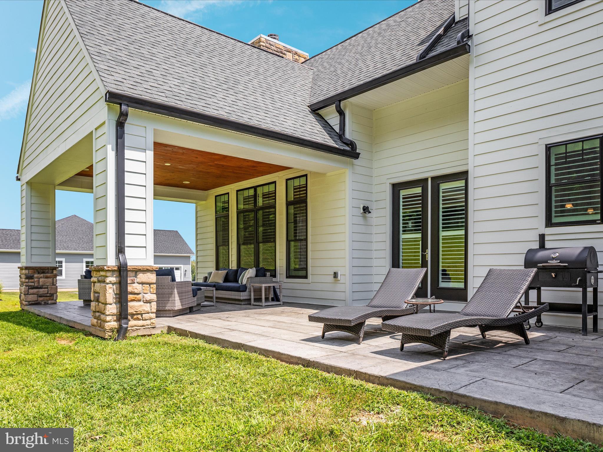288 ELEGANT DR