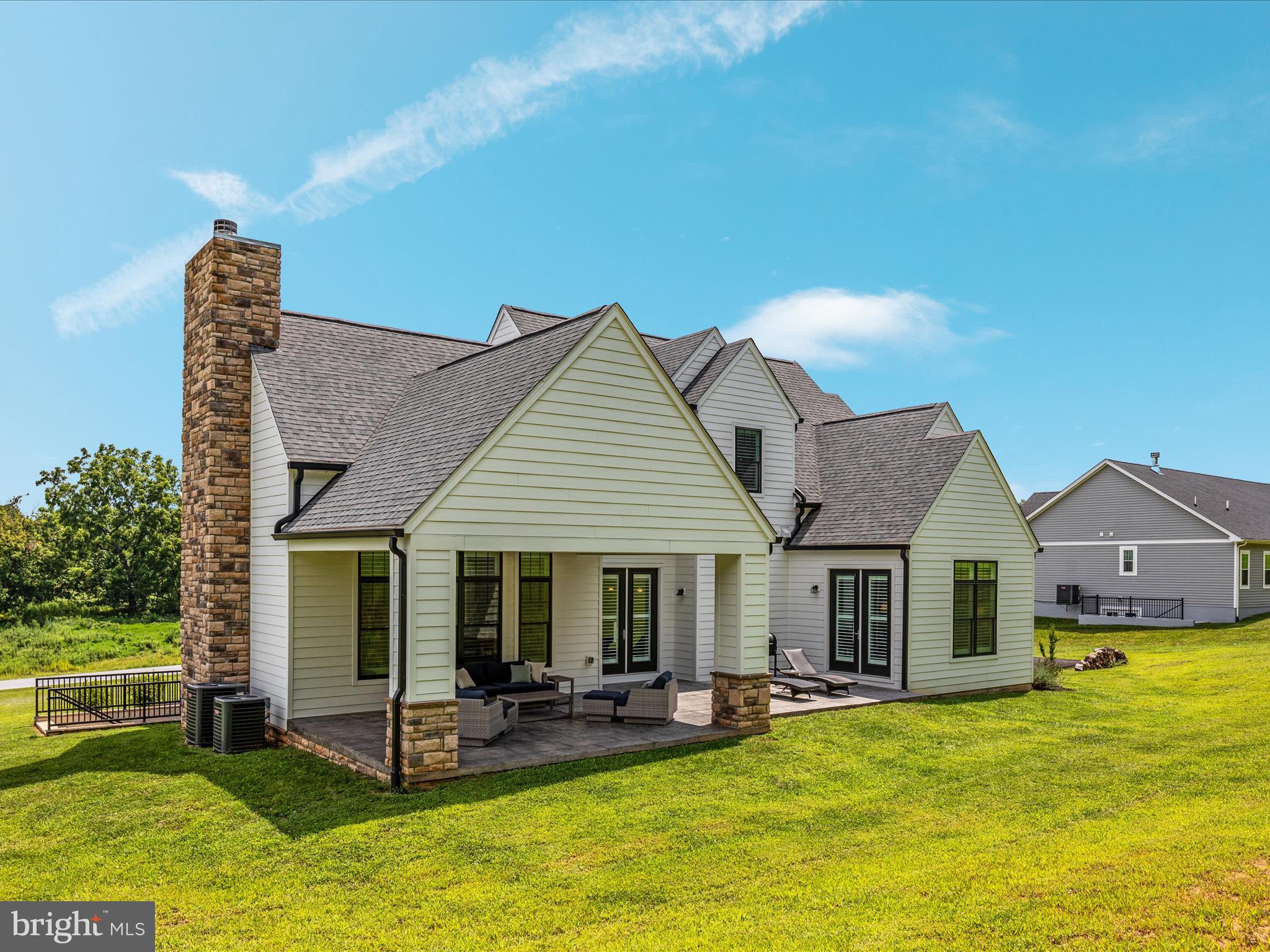 288 ELEGANT DR