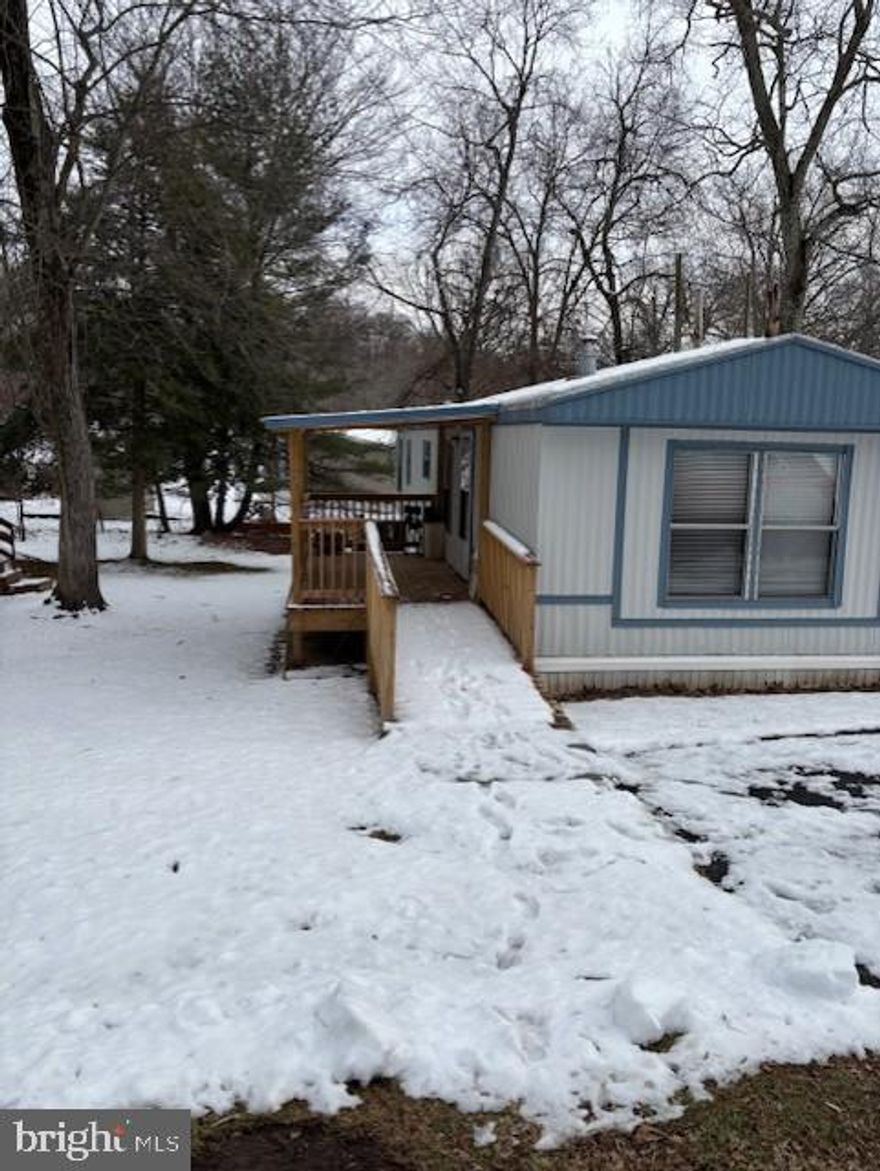 Charming two bedroom. one/ bath manufactured home in good condition with modern appliances. This affordable property offers a comfortable layout plus a covered porch and serene backyard that backs to a stream perfect for enjoying nature and added privacy. Sq ' is estimated on both the lot a home size.

MUST BE PARK APPROVED.