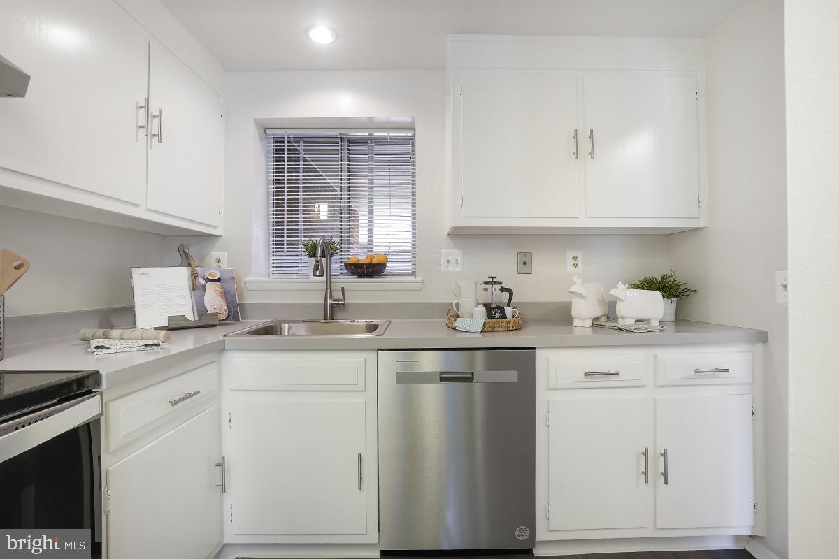 LEISURE WORLD - Residential