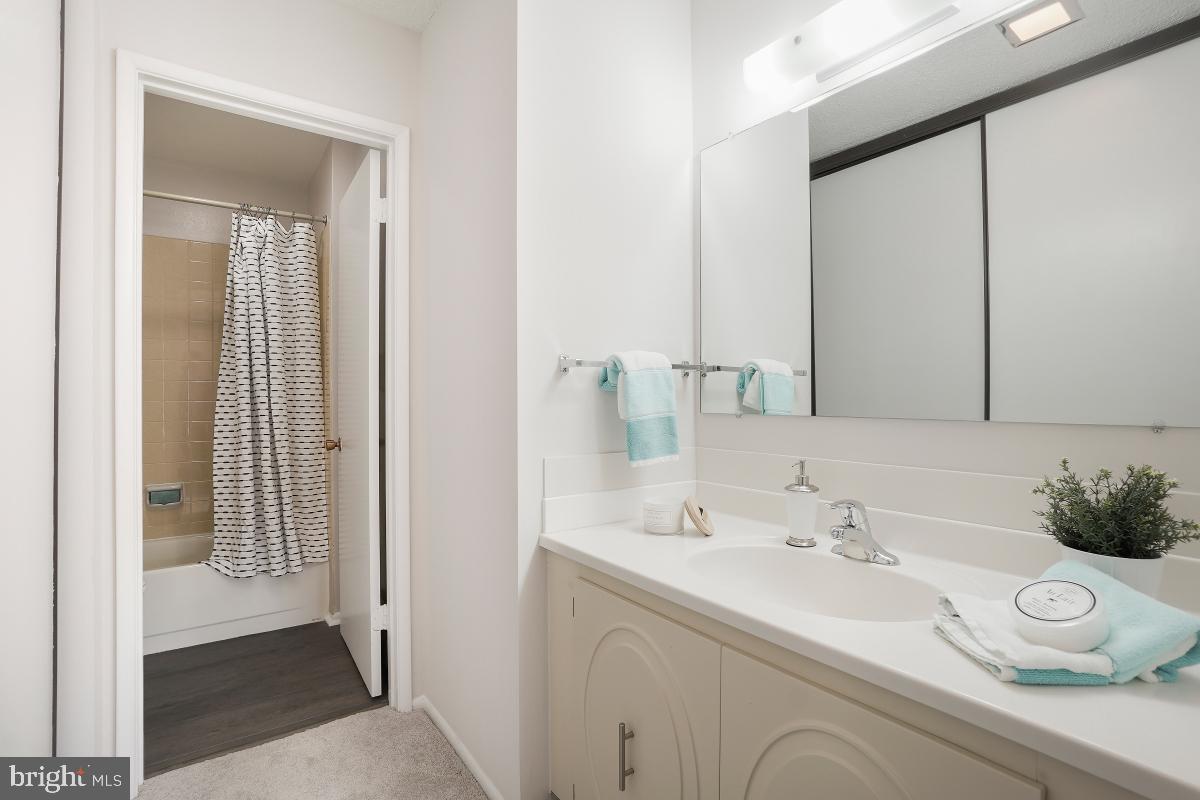 LEISURE WORLD - Residential