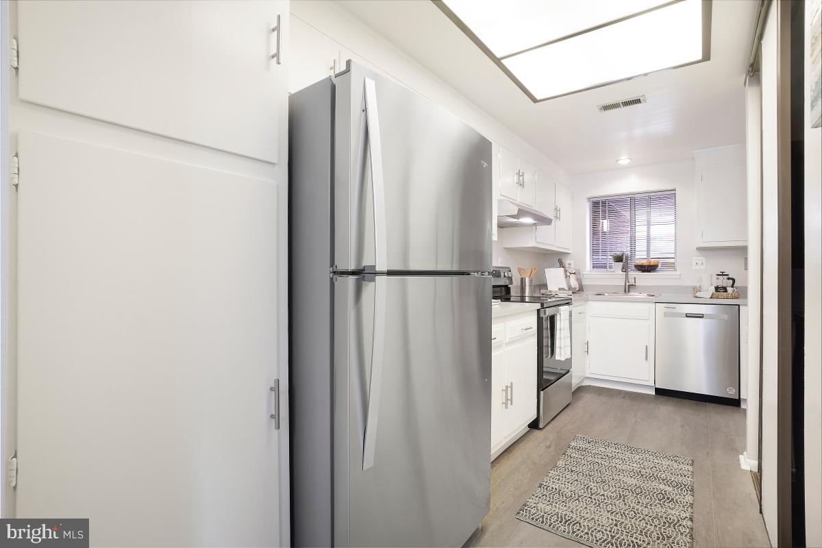 LEISURE WORLD - Residential