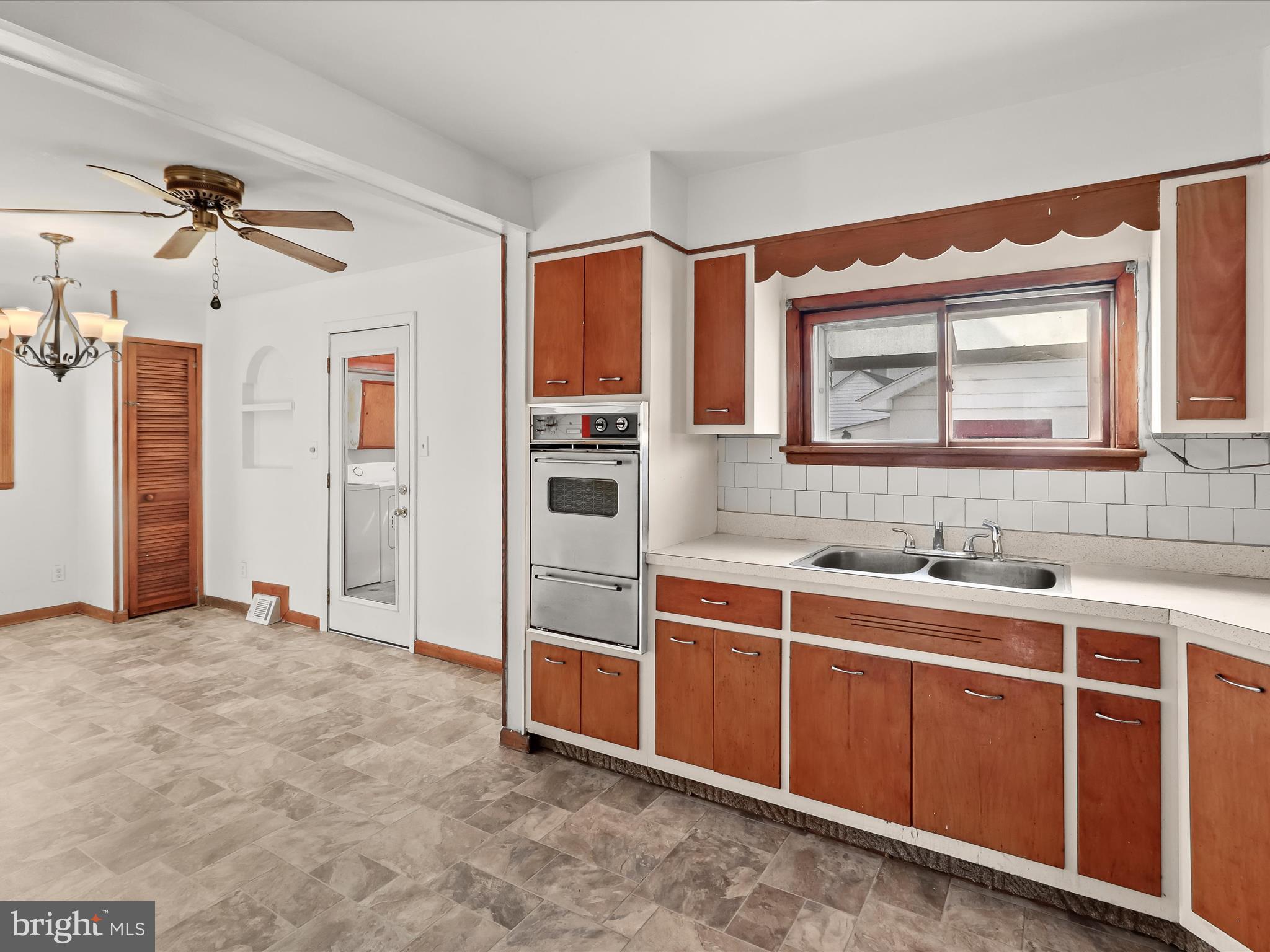 GRAY MANOR - Residential