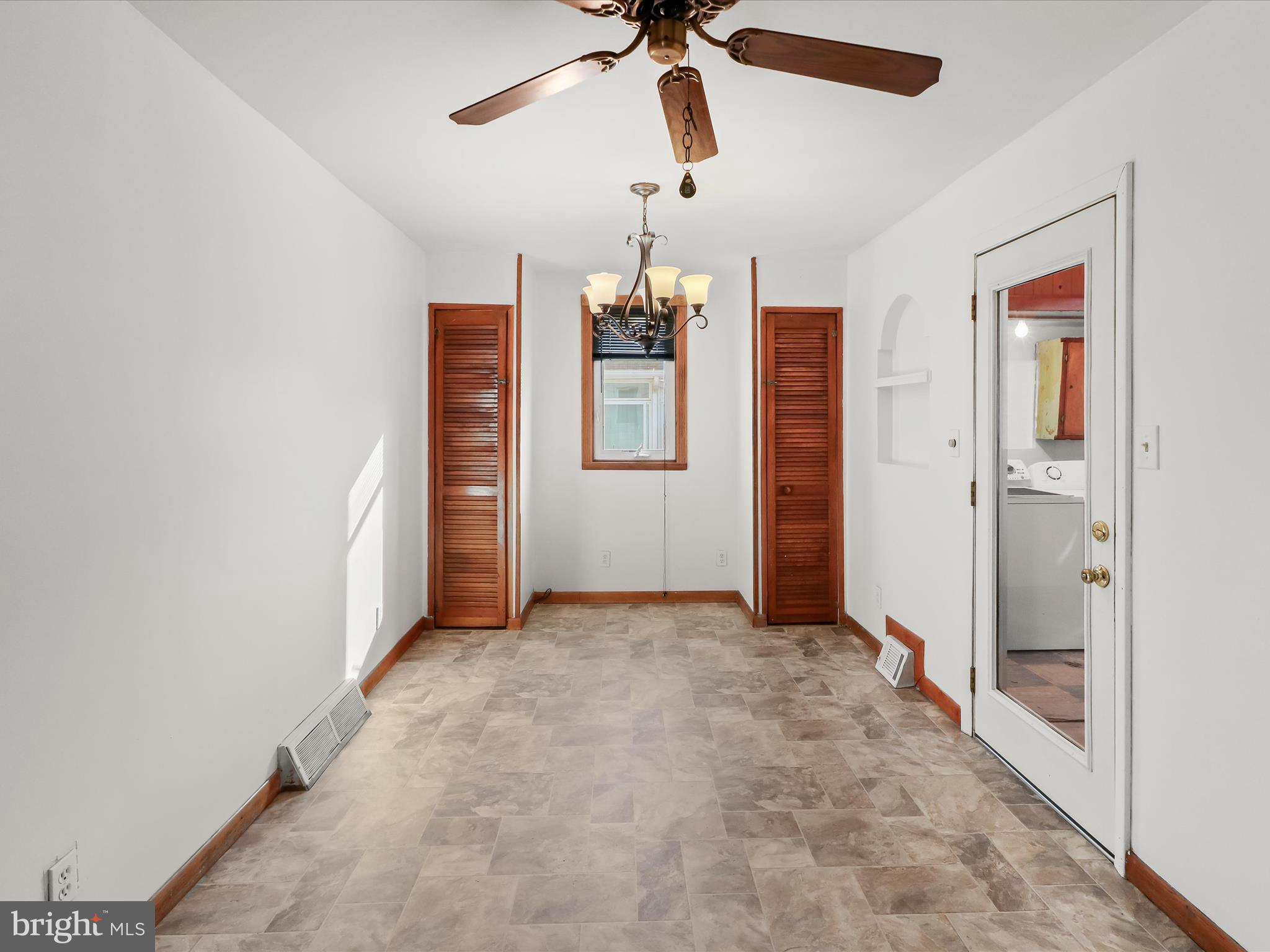 GRAY MANOR - Residential