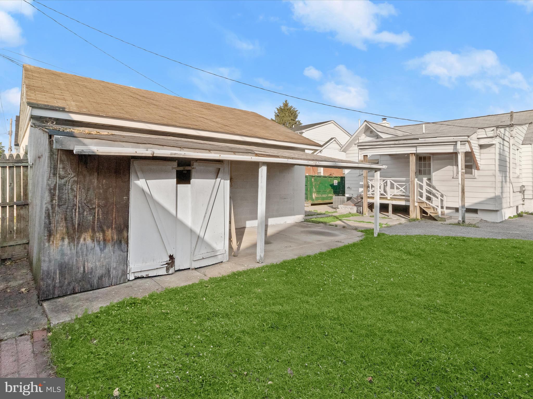 GRAY MANOR - Residential