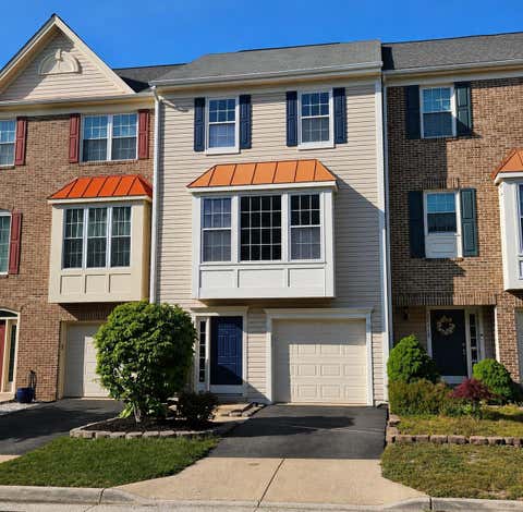 Townhouse For Sale - 21747 Kings Crossing Terrace<br/> ASHBURN, VA 20147
