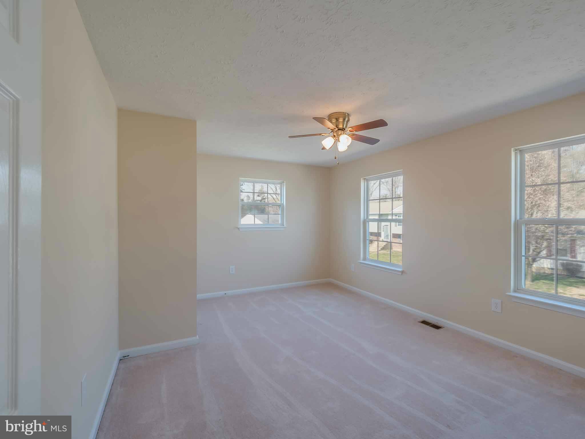 LAUREL GLEN - Residential