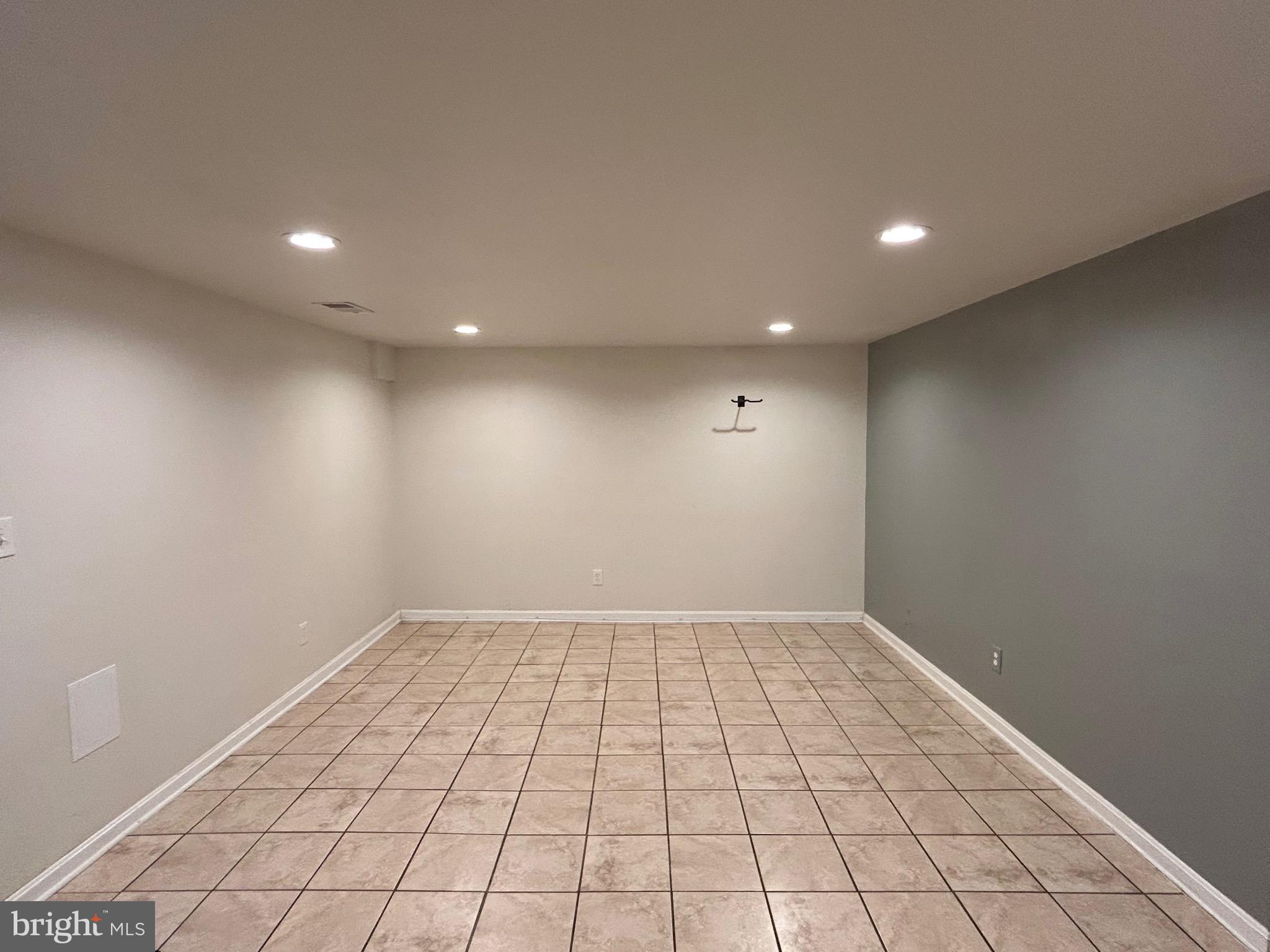 WHISPERING WOODS - Residential