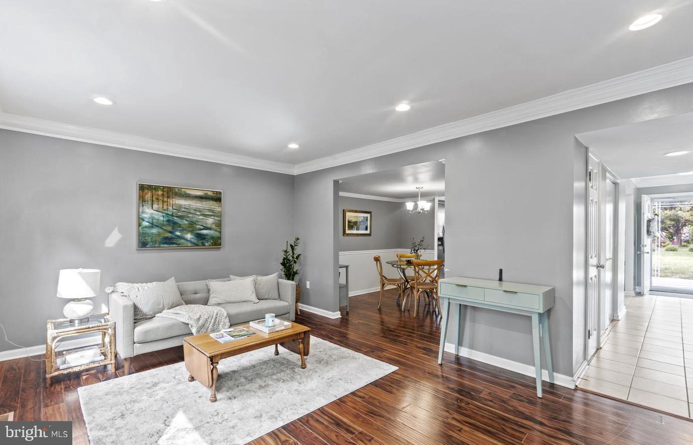 WHISPERING WOODS - Residential