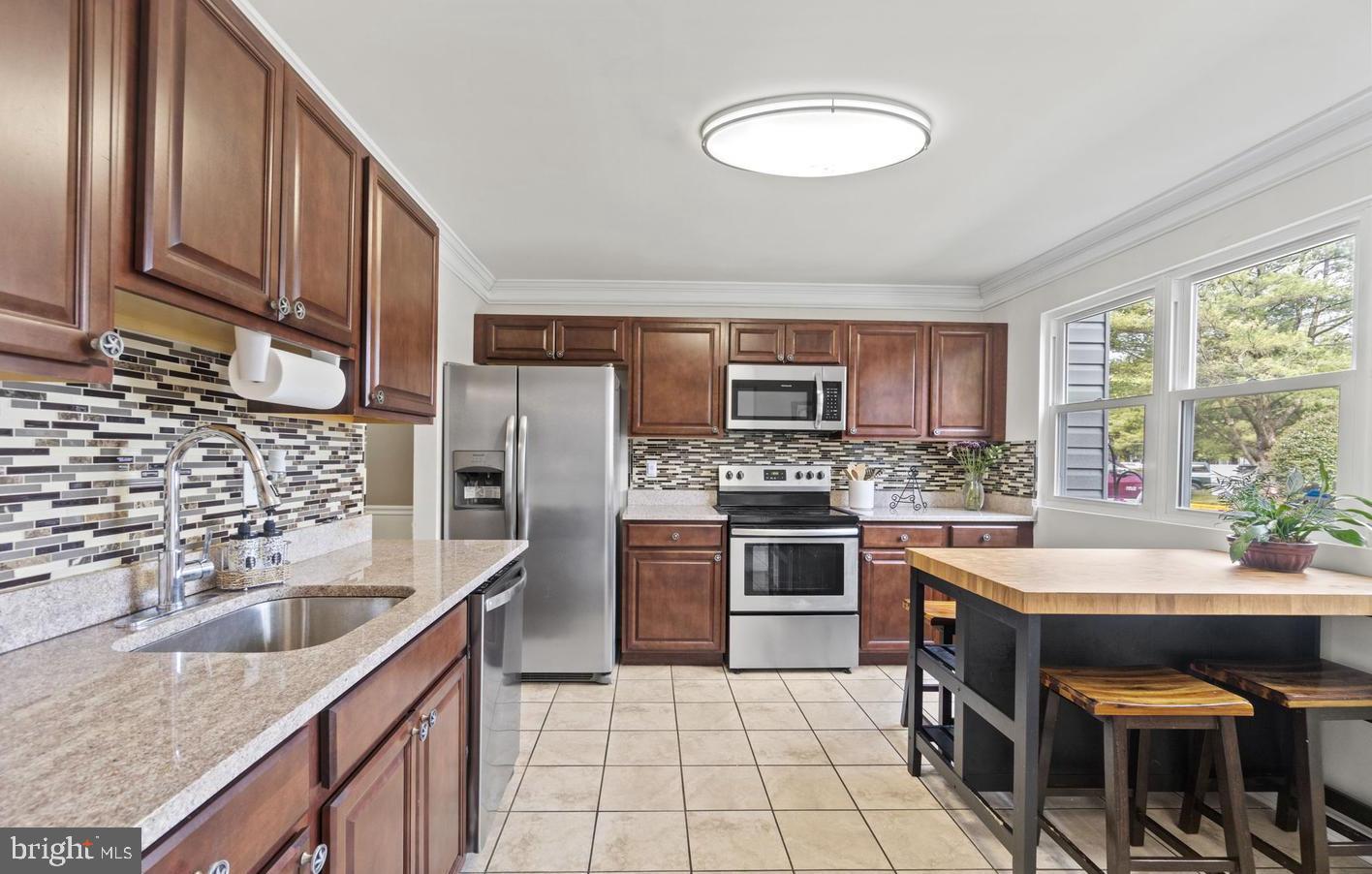 WHISPERING WOODS - Residential