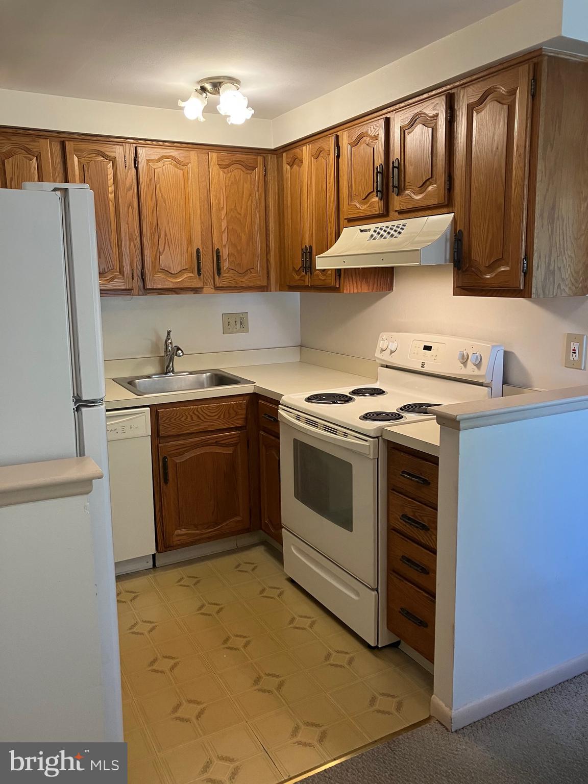 COURT OF HENDERSON - Residential