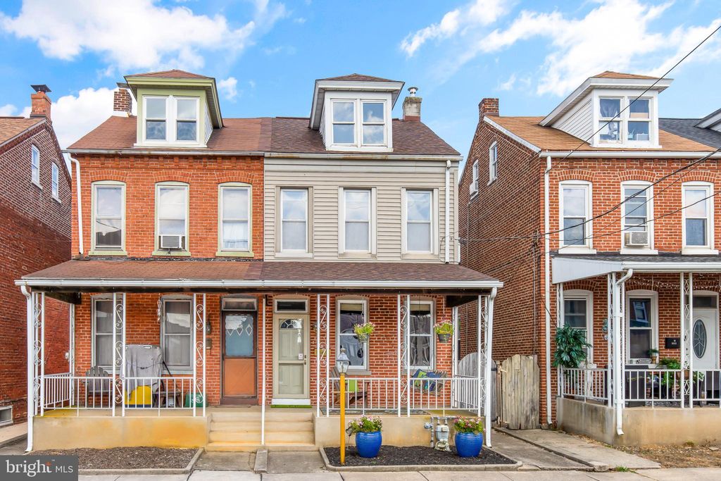 Photo of 907 Spruce Street, Columbia, PA 17512 (MLS # PALA2051902)