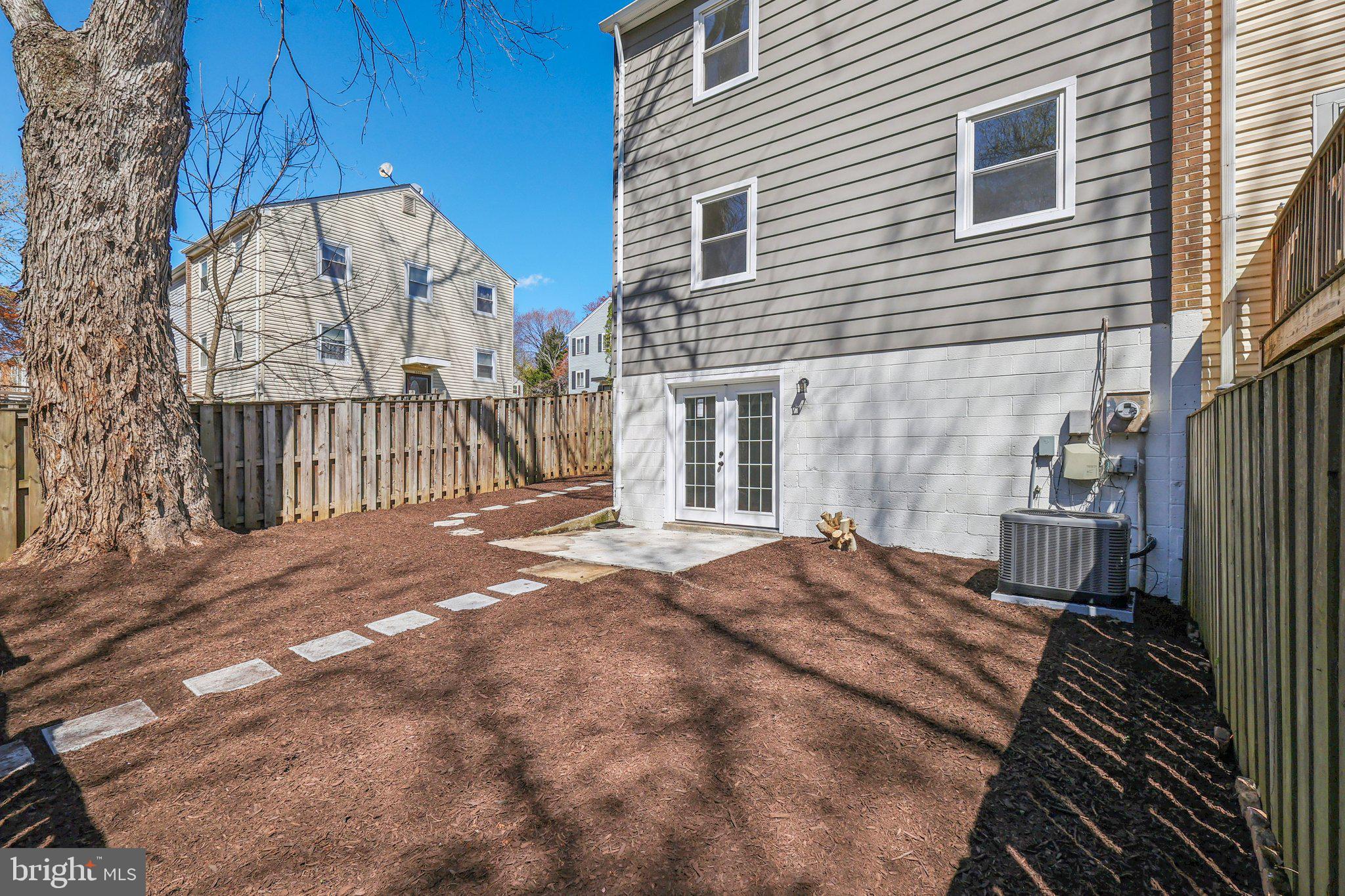 LAKE BRADDOCK - Residential