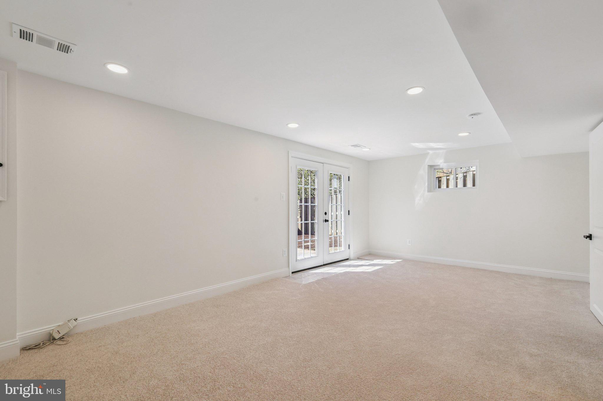 LAKE BRADDOCK - Residential