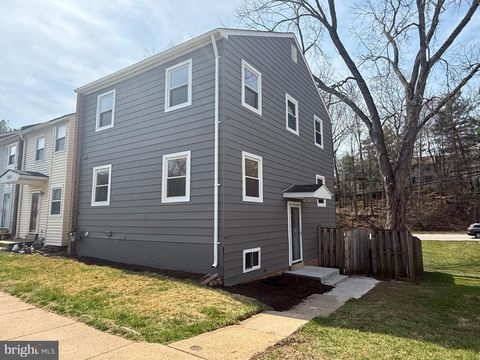 Townhouse For Sale - 9662 Westport Lane<br/> BURKE, VA 22015