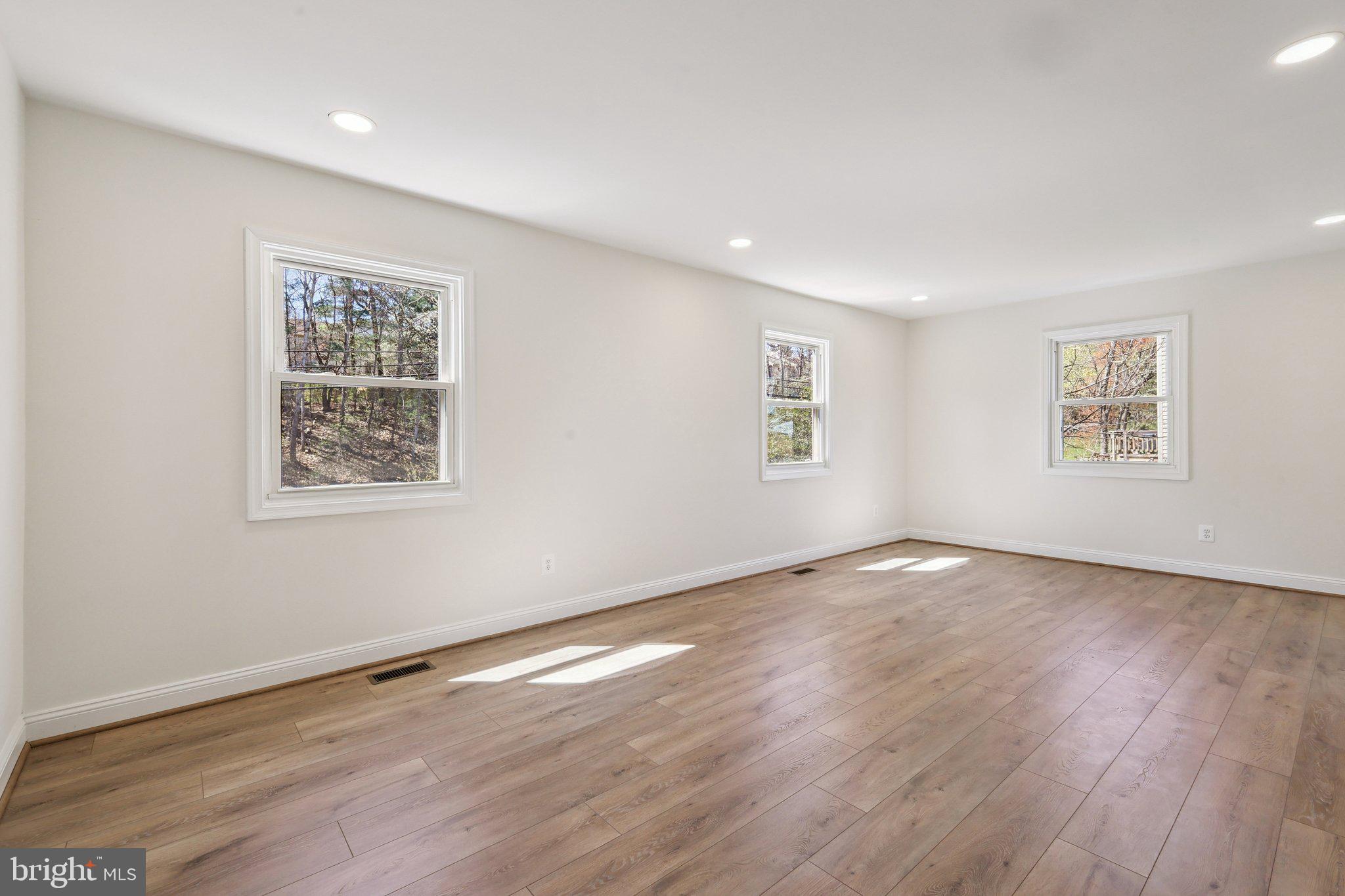 LAKE BRADDOCK - Residential