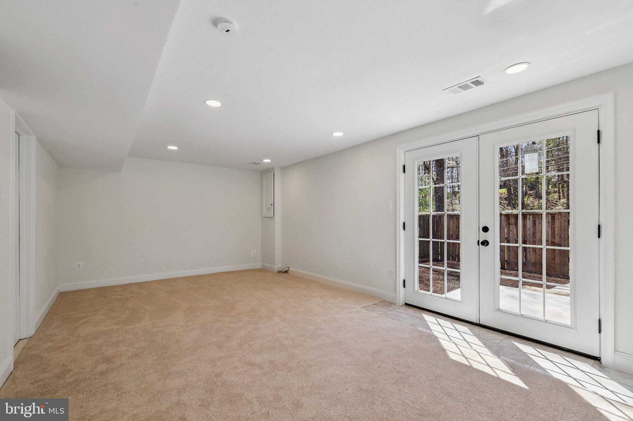 LAKE BRADDOCK - Residential