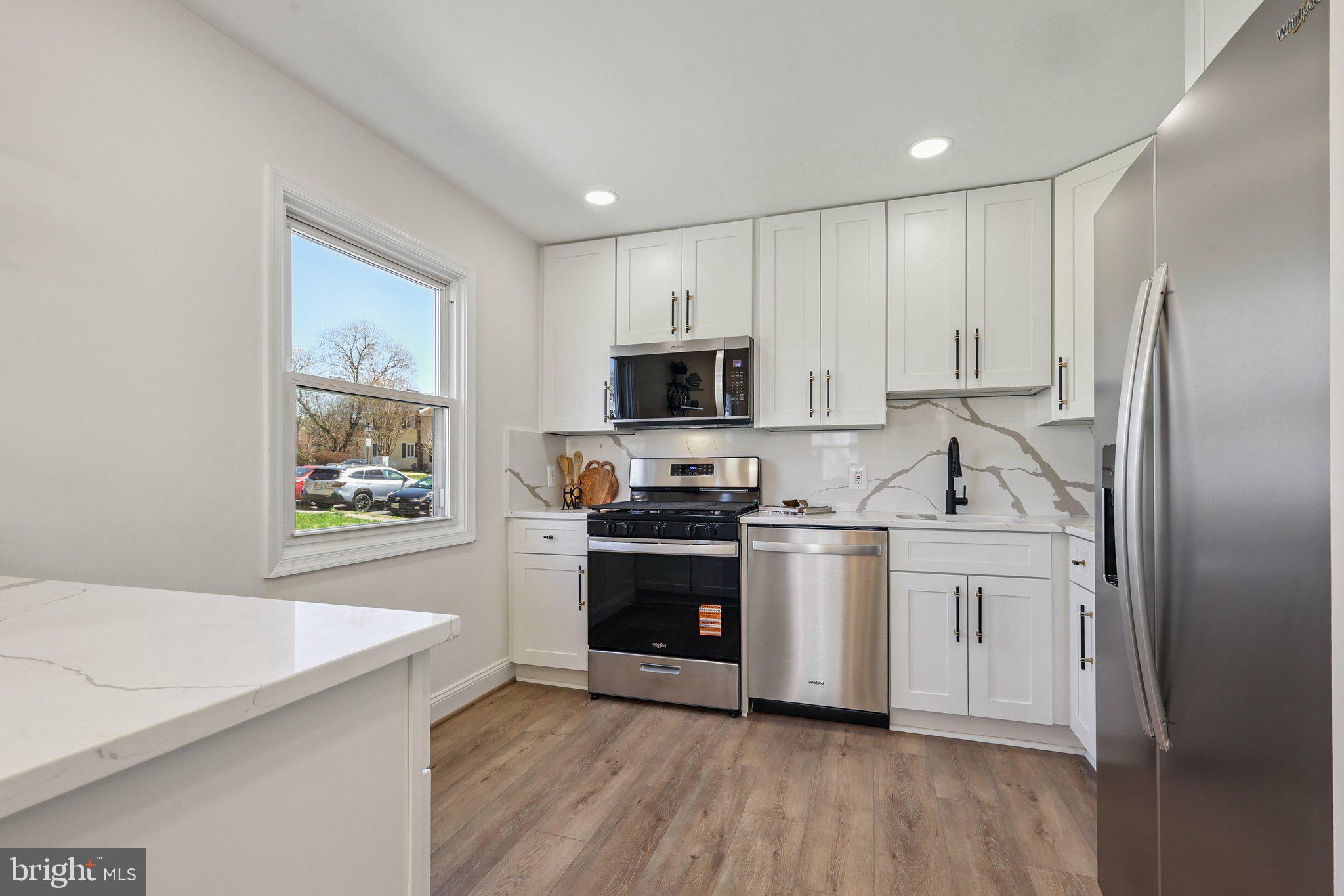 LAKE BRADDOCK - Residential