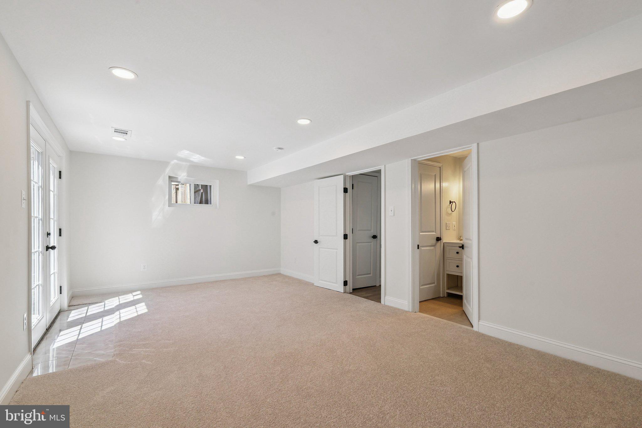 LAKE BRADDOCK - Residential