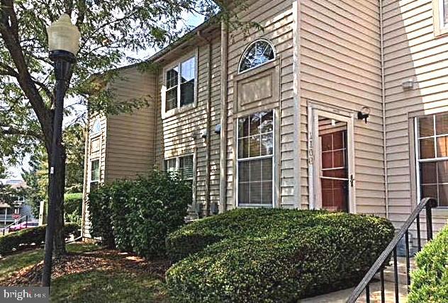 This beautiful, cozy condo boasts an open concept that has some updates and offers quiet living; close to shopping, restaurants, and much more.
*For showings, please schedule only. No exceptions will be made for showing requests inside of the required 24-hour notice window.