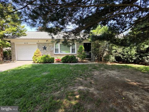 123 WESTBROOK DRIVE LANCASTER PA 17603