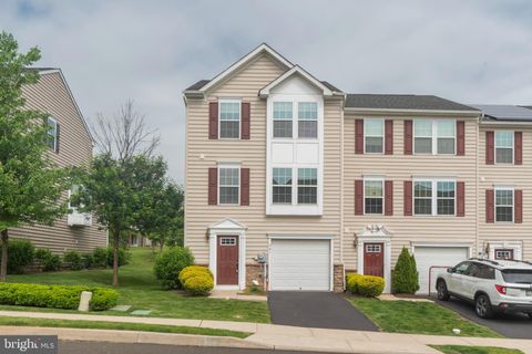 Townhouse For Rent - 201 Susan Circle<br/> NORTH WALES, PA 19454