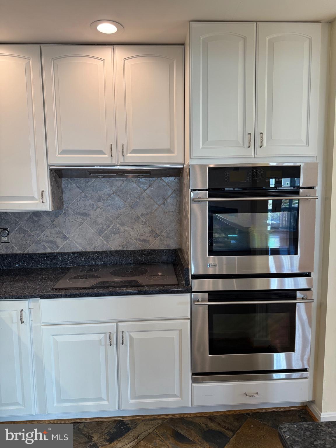 BAYSIDE - Residential Lease