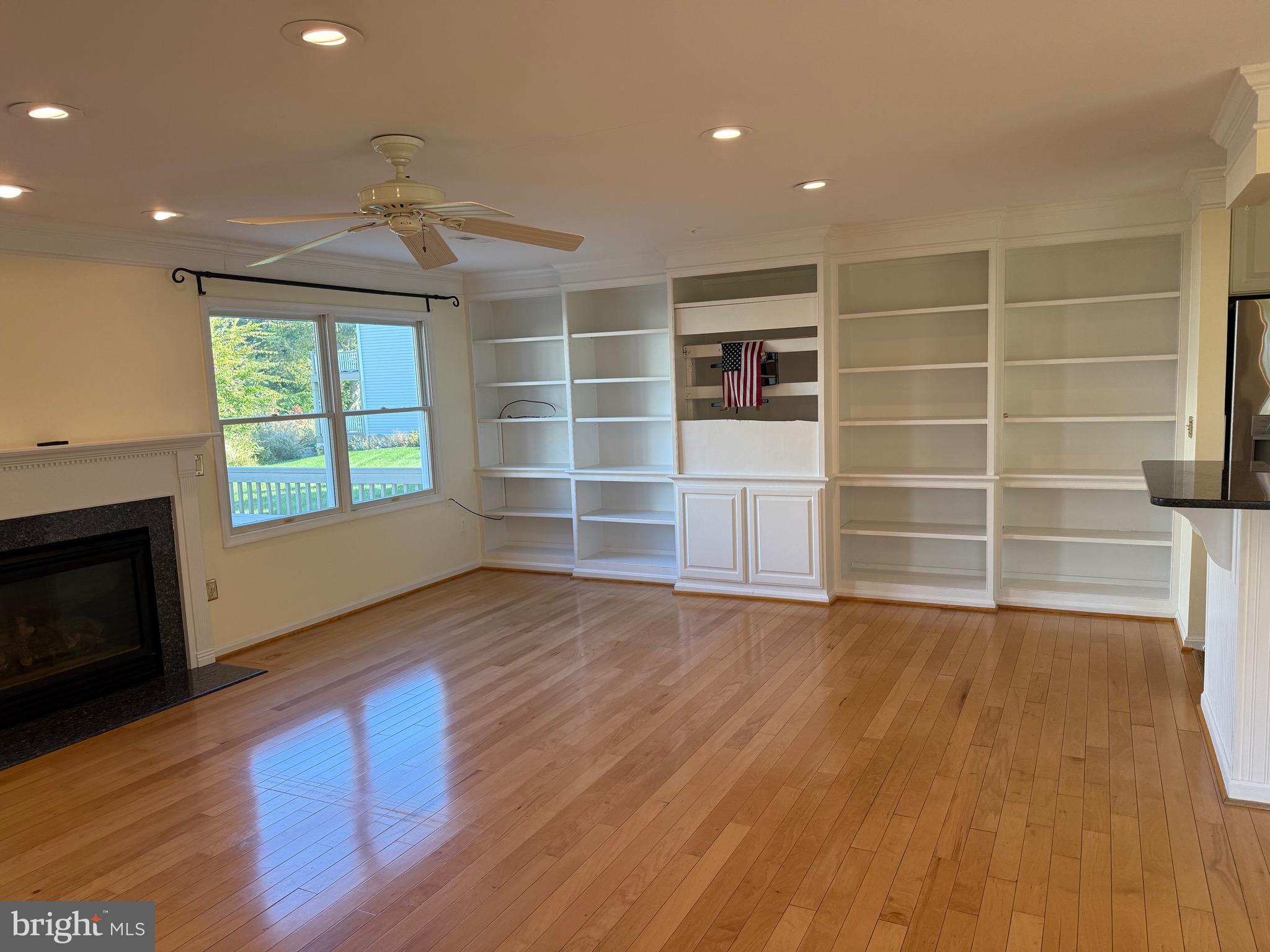 BAYSIDE - Residential Lease